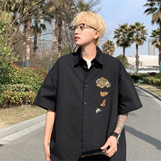 黑色