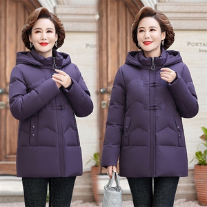 妈妈洋气羽绒服中年女新冬装白鸭绒棉袄中老年连帽外套时尚图片