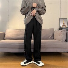 黑色
