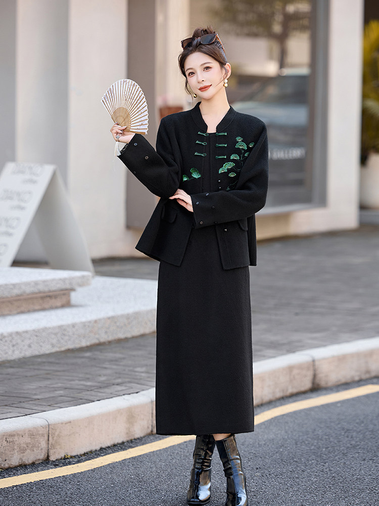 芷墨2025年冬季新款绣花新中式毛呢外套半身裙双面呢两件套装裙,女装套装/套裙,芷墨服饰