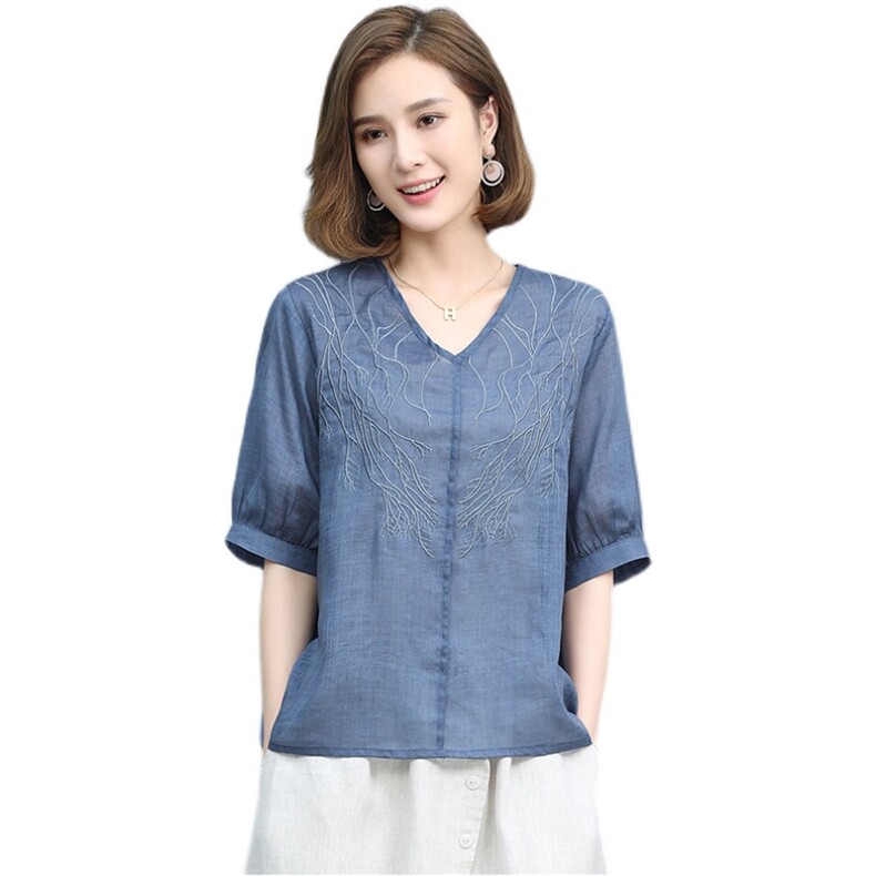 2024夏季新款简约时尚优雅气质V领绣花休闲舒适上衣,女装T恤,丽影随形