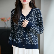 2025年秋季长袖单件加厚提花藏蓝豹纹开衫,女装针织衫/毛衣,九嘉羊绒, 2025年秋季长袖单件加厚提花藏蓝豹纹开衫,女装针织衫/毛衣,九嘉羊绒,