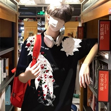 黑色