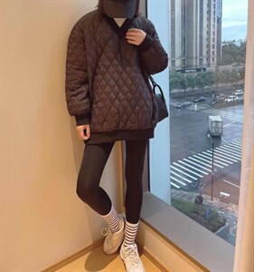 现货，黑、白两色图片