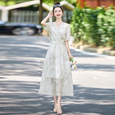 真丝碎花连衣裙女夏2024新款气质v领收腰显瘦中长款桑蚕丝a字裙子，女装连衣裙，众宇琦