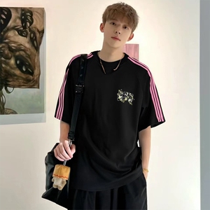 抖音得物品质二开240克宽松纯棉美式潮牌印花三条杠中性风短袖T恤图片