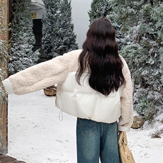羊羔毛拼接白色羽绒服女冬超火好看高级小众独特漂亮短款加厚外套，女装羽绒服，2C317A