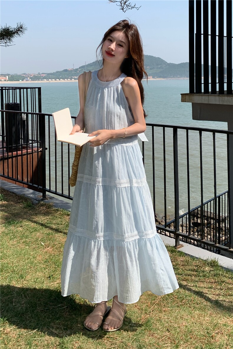 浅蓝色超仙别致浪漫无袖挂脖长裙2025夏季新款森系显瘦绝美连衣裙,女装连衣裙,琦鑫阁（原依鑫阁）