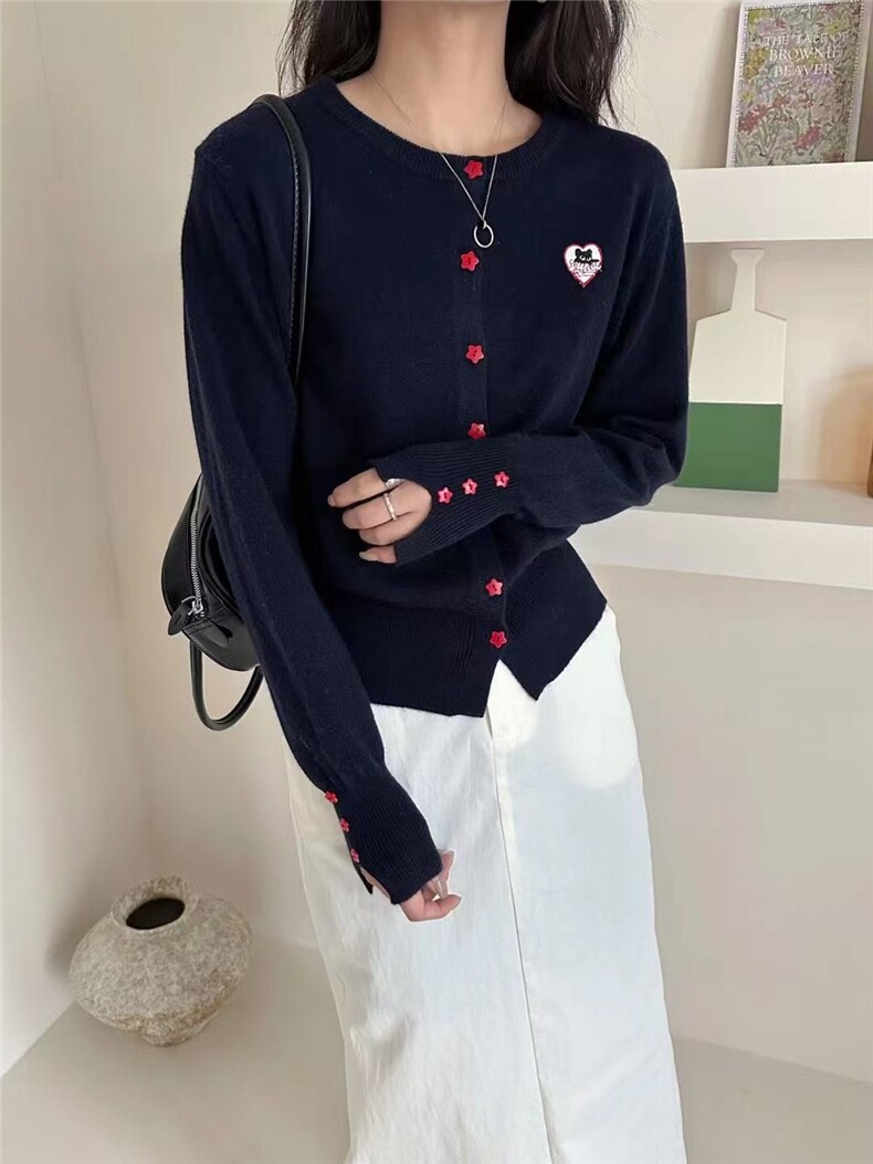 2025年秋季红色五角星扣圆领开衫时尚百搭通勤简约休闲，女装针织衫/毛衣，万禾羊绒