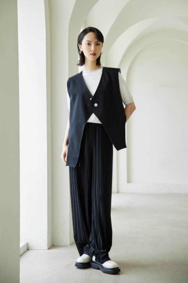 【现货】春季新品不规则裁剪马甲，女装马甲，Designer concept