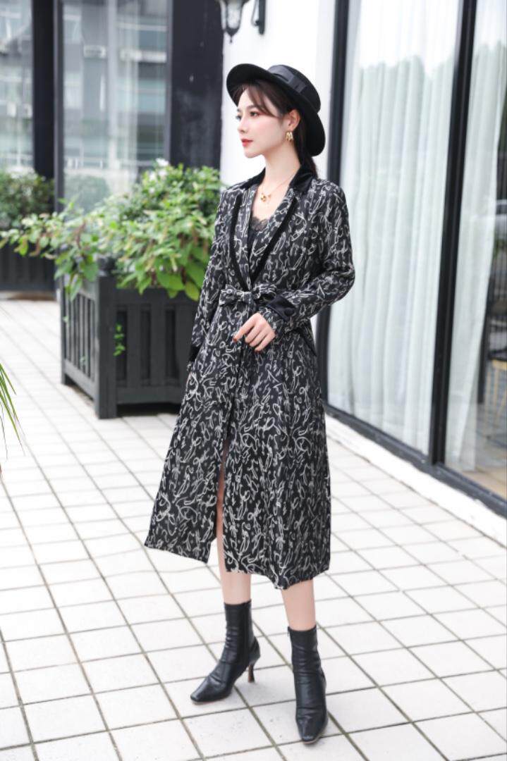 秋季打牌风衣外套，女装风衣，兰蔻儿