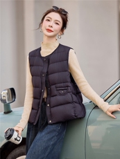 90白鸭绒羽绒马甲女2025冬季新款时尚休闲减龄百搭轻薄保暖羽绒服，女装马甲，余墨