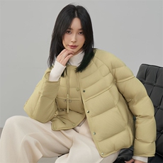 现货2025年冬季新款90白鸭绒休闲风简约时尚羽绒服女外套，女装羽绒服，阳光伊恋