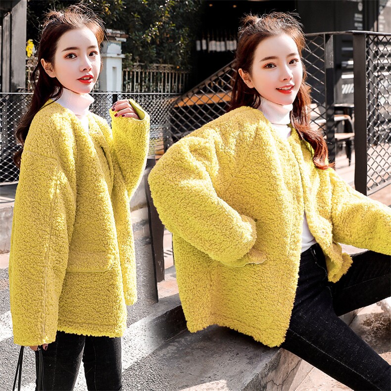 网红皮毛一体仿羊羔毛短外套2021秋冬长袖口袋宽松简约大气圆领插肩，女装短外套，意芙