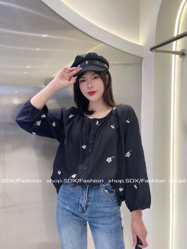 【现货】秋季新款3d刺绣款小衫,女装其它,色调轩