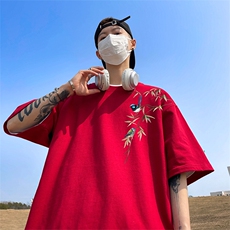 酒红色