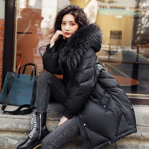 玫红色羽绒服女中长款90白鸭绒大毛领外套【高仿毛下架】，女装羽绒服，鑫源服饰