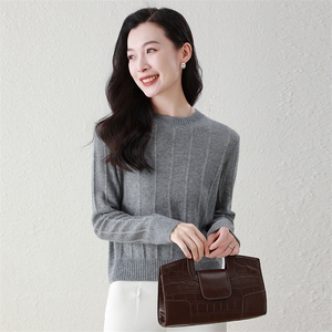 100%纯山羊绒秋冬新款圆领女宽松针织打底羊绒衫图片