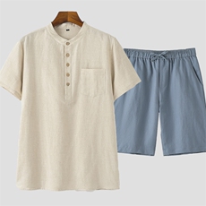 米色上衣+湖蓝短裤