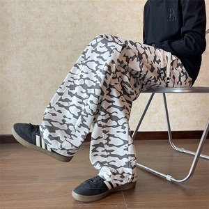 K2610/P40春装新款现货休闲裤男宽松大码个性迷彩弯刀裤图片