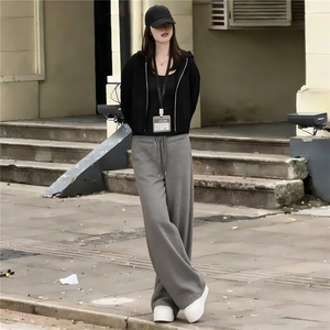 高级感休闲运动套装女秋季款短款卫衣内搭黑色背心阔腿长裤三件套图片