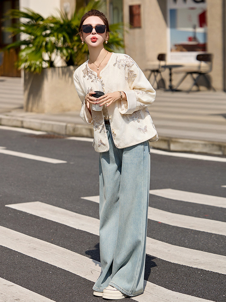 2025春季新款新中式刺绣高端时尚刺绣国风复古提花圆领外套上衣潮,女装短外套,依万里