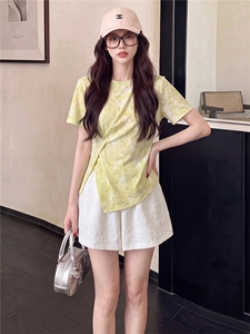 欧韩时尚潮流套装女夏新款圆领印花侧开叉短袖上衣蕾丝短裤两件套图片