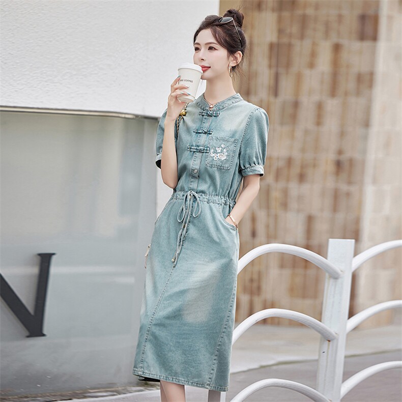 新中式牛仔连衣裙女2026夏季新款复古刺绣盘扣收腰显瘦工装裙,女装连衣裙,印象茜