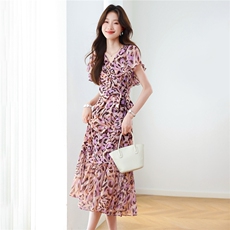 2025夏季新款气质V领收腰绑带法式优雅荷叶袖印花连衣裙女，女装连衣裙，布芭啦