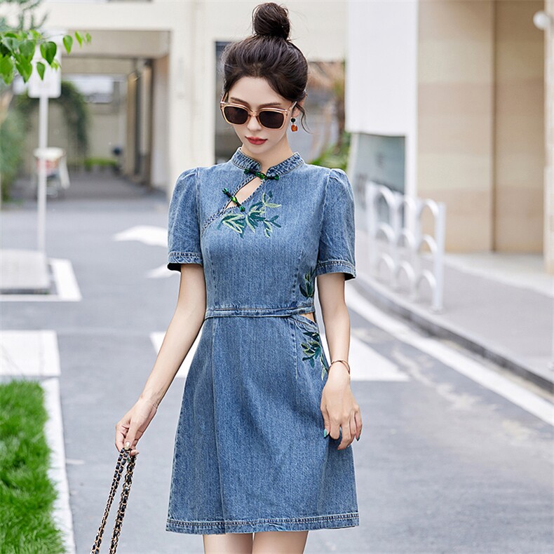 新中式刺绣镂空露腰牛仔裙女2024夏季新款修身显瘦改良旗袍连衣裙,女装连衣裙,涵墨