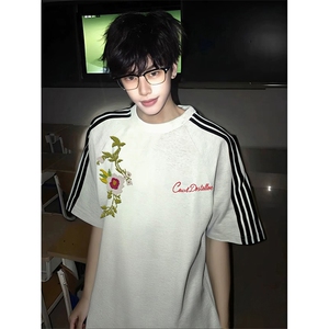 抖音得物品质二开240克宽松纯棉美式潮牌印花三条杠中性风短袖T恤图片