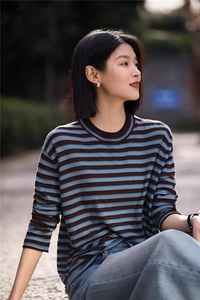 时尚潮流百搭女士圆领轻盈感条纹长袖图片