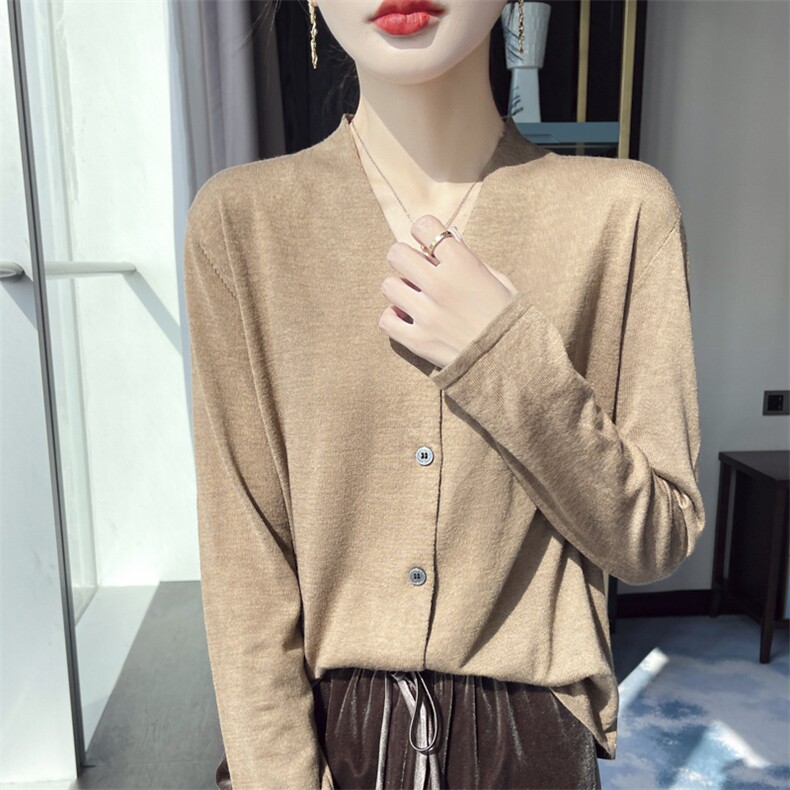 气质优雅2025新款女士简约大气修身V领针织开衫,针织衫/毛衣,凯思米羊绒