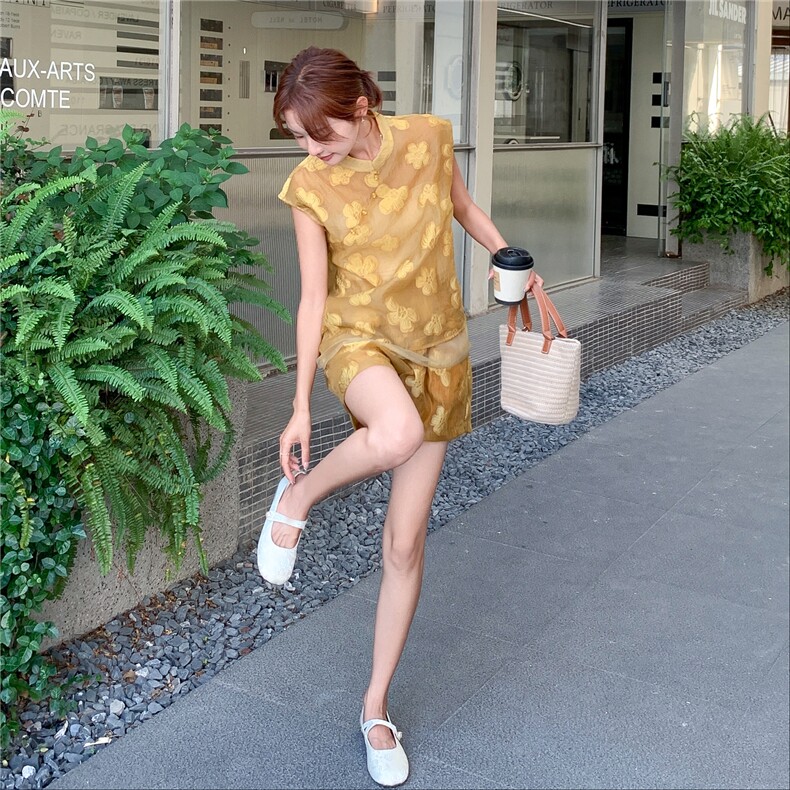 新中式国风花朵刺绣上衣套装女夏季2025新款一整套直筒短裤两件套,女装套装/套裙,2C159