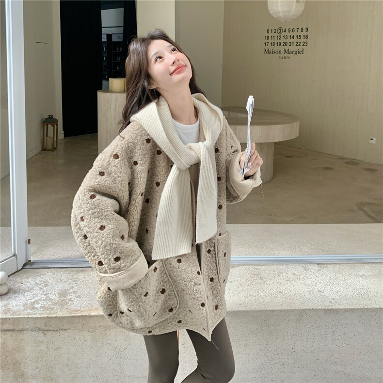 配围巾帽驼色仿皮毛一体羊羔毛外套女冬季2025新款小个子短款加厚,女装皮草,2C159
