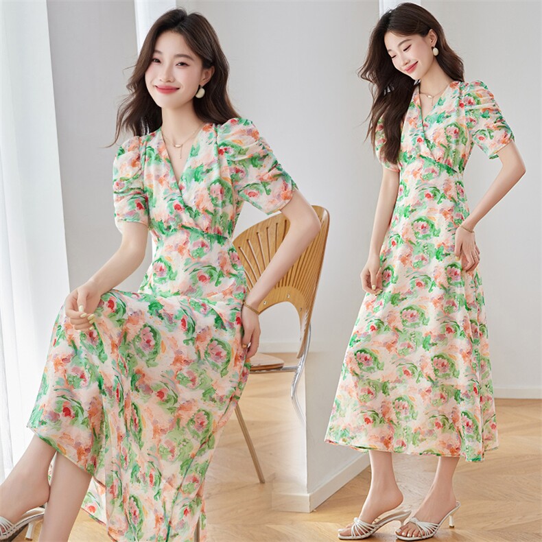 法式V领气质印花连衣裙女2025夏季新款修身显瘦洋气减龄碎花长裙,女装连衣裙,美沁