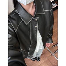 黑色