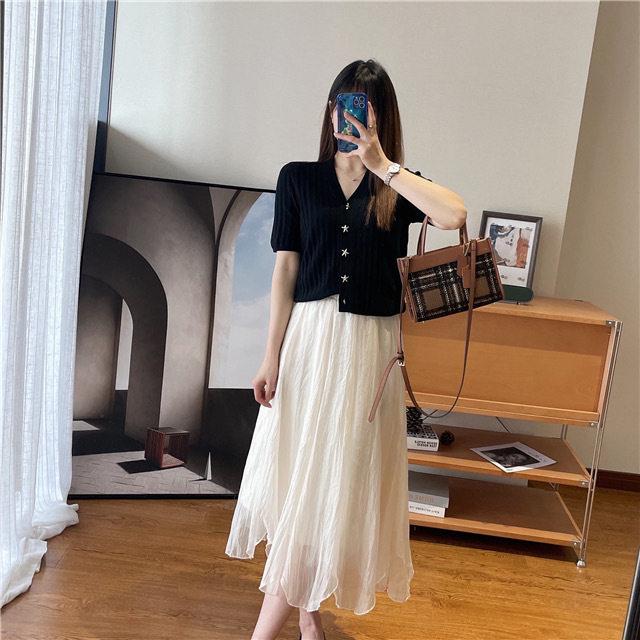 海星扣小香风V领短袖白色冰丝针织开衫女夏薄短款法式上衣T恤小衫图片