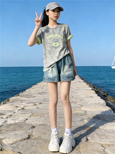 韩系休闲运动时尚套装女夏新款圆领扎染刺绣上衣牛仔短裤两件套潮图片
