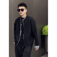 黑色