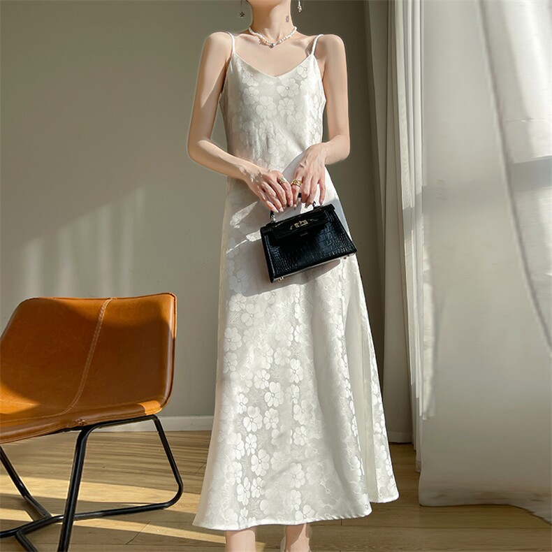 新款提花吊带连衣裙女V领过膝国风高腰长裙新中式显瘦缎面A字裙夏，女装连衣裙，佳绒高端店