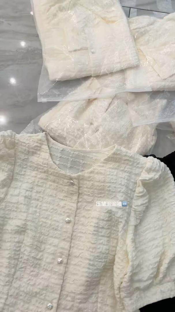 压皱面料，泡泡袖小衫，其它，时代公主