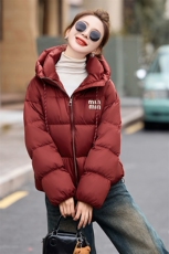 时尚保暖女士羽绒服新款短款宽松显瘦外套冬季必备潮流单品，女装羽绒服，拾衣