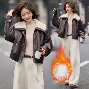 数据好90绒羽绒服。2025冬季新款PU皮羊羔毛领子90绒羽绒服外套女图片