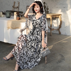 连衣裙夏季圆领印花松紧腰时尚简约个性潮流中长款，女装连衣裙，韩蔻秀