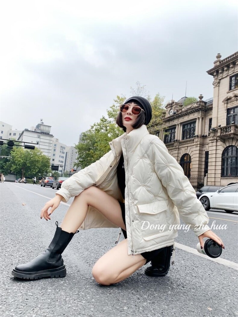 九宫格绣花时尚羽绒服，女装羽绒服，东洋天堂之花