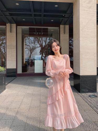 2021春季新品不规则压皱连衣裙，女装连衣裙，M.W 嫚维