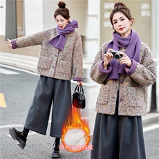 2025冬装新款简约时尚宽松舒适配围巾羽绒服，女装羽绒服，美沁