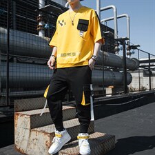 黄色