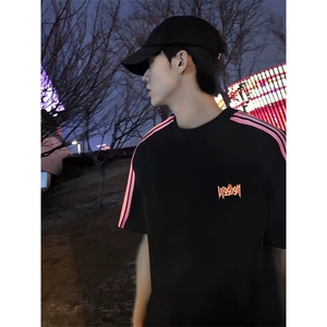 抖音得物品质二开240克宽松纯棉美式潮牌印花三条杠中性风短袖T恤